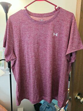 Women's Plus Under Armour Loose Fit Size 2XL, Burgundy shirt